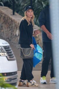 sarah-michelle-gellar-and-freddie-prinze-jr.-turned-away-from-full-hotel-01.09.2025-6.jpg