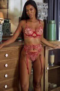 set-eswrouxa-see-through-me-mpanela-kai-zartieres-10075978-pczz.thumb.jpg.c95a18ec83942452cffd62a732de037a.jpg