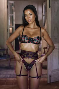 set-eswrouxa-see-through-me-mpanela-kai-zartieres-10076045-r91l.thumb.jpg.4faa8cf0c5c72ffd0a3a031ad3c80b6c.jpg