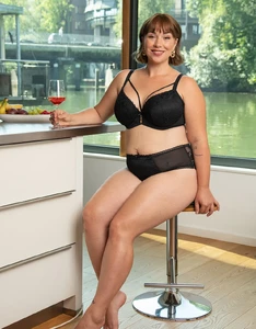 sugarshape-bh-vienna-strappy-black-front-full-3.webp