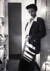 uk_vogue_dec_1982_25.thumb.jpg.2d9da5f65ae3f39fa6852a624b9fc78e.jpg