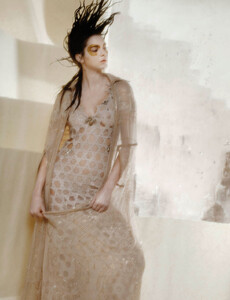 v-magazine-summer-2016_kendall-jenner_by_karl-lagerfeld_(1).thumb.jpg.b4ef762b26f170b67ec491313624dd31.jpg
