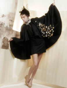 v-magazine-summer-2016_kendall-jenner_by_karl-lagerfeld_(7).thumb.jpg.3d0981f74ee45d59af78f809ca64e36e.jpg