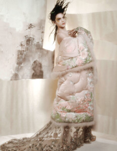 v-magazine-summer-2016_kendall-jenner_by_karl-lagerfeld_(8).thumb.jpg.e9062af2072da00fa3e67c98e0900aa1.jpg