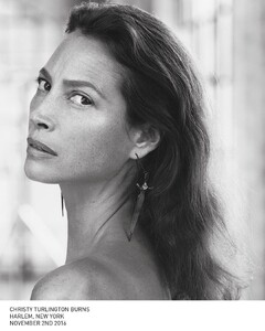 valentino-spring-summer-2017-01b-christy-turlington-burns-by-david-sims.thumb.jpg.3dca7349c6709f15e7349cdccd808345.jpg