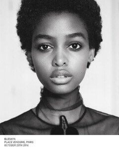 valentino-spring-summer-2017-08-blesnya-minher-by-david-sims.thumb.jpg.ab8547057aa68056fcf668765d8d6abd.jpg