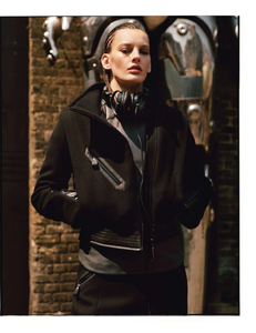 vogue-paris-2013-aout-223.thumb.png.309502398ce70e89941726d426ba9708.png