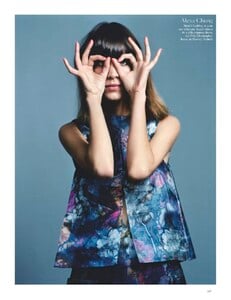 vogue-uk-2012-06-jun(dragged)28.thumb.jpg.a41b8f4905632dae982566d03604d11c.jpg