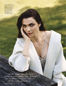 vogue-uk-2012-07-jul(dragged)20.thumb.jpg.e5695e46056fdc014549dffe51ed517e.jpg