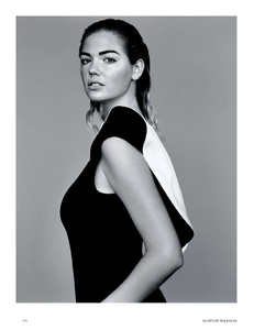 vogue-uk-2013-01-jan-140.thumb.png.8b40fa9a1509cd18a109303167a7c769.png