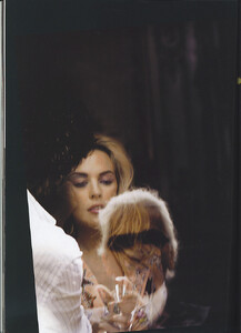 vogue12033.thumb.jpg.a390d995ab8e459ea2fe12bbd0b3f112.jpg