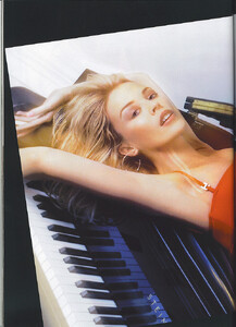 vogue12037.thumb.jpg.cc6d72499d567ffd81c354d2d79674d2.jpg