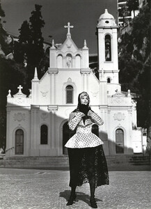 vogue_uk_75years_bw47.thumb.jpg.fa7d7396f56c023a370d3d8a98b0aa29.jpg