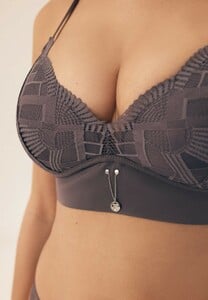 zalando.pl-ESOTIQBiustonoszztrjktnmiseczk_szary-4-1737466306_395.thumb.jpg.c41c420afbca43574bb5569f49dd476c.jpg