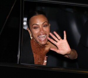 zoe-saldana-celebrates-first-golden-globe-win-01.05.2025-4.jpg
