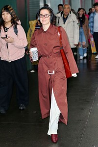 zoey-deutch-arrives-for-her-matinee-performance-of-our-town-in-new-york-city-12-29-2024-1.jpg