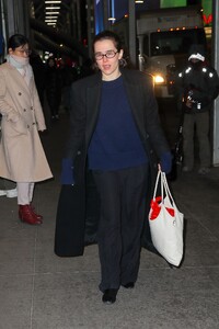 zoey-deutch-spotted-out-in-new-york-city-01.09.2025-3.jpg