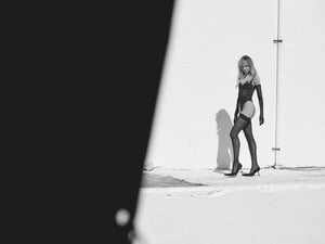 01-elle-candice-0134-b-67b5a3abbea0b.thumb.jpg.77fb5c44b62c80808e15a2f48ed7efab.jpg