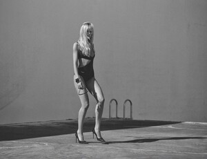 06-elle-candice-0970-c-67b5a3b13c67f.thumb.jpg.76405f39d0b6a9849bfc45519bd366d9.jpg