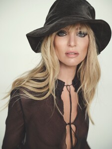 09-elle-candice-1434-f-67b5a3b14c07a.thumb.jpg.522740f9242f5624a1cb5bd91847e6db.jpg