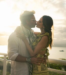 [2024.12.31] alessandraambrosio_472177956_18480911650000670_5467420060804427992_n.jpg