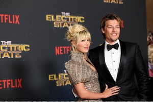 2025-02-25T031719Z_1790730501_RC2E1DAC8PK9_RTRMADP_3_FILM-ELECTRIC-STATE-PREMIERE.jpg