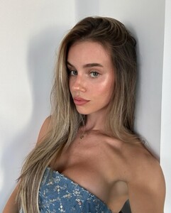 [2025.01.03] haileygrice_472458784_1117075189961136_6494813084700987267_n.jpg