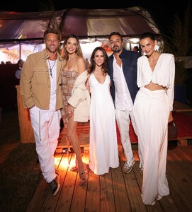 [2025.01.01] alessandraambrosio_472394061_18481235947000670_5858540991095917534_n.jpg