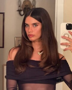 [2025.01.01] sarasampaio_472197466_18484843300058288_5872750377494256975_n.jpg