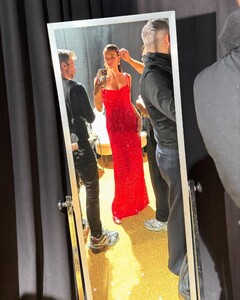[2025.02.01] alessandraambrosio_476130341_18486507826000670_3837607746806439719_n.jpg