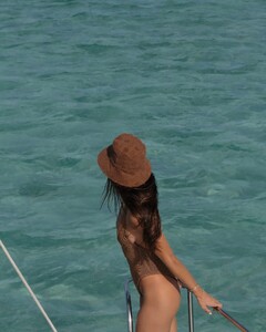 [2025.02.04] helenowen_476110086_18477569122019170_4639622304972737933_n.jpg