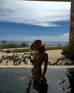 [2025.02.09] victoriajustice_477003292_18576129643006824_5691842949043651339_n.jpg