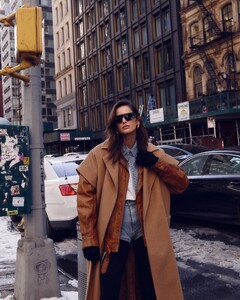 [2025.02.12] izabelgoulart_476718051_18488094712029414_8546780458829235701_n.jpg