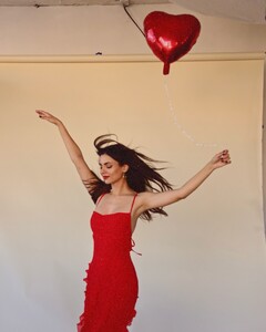 [2025.02.14] victoriajustice_478068729_18577055626006824_7666794310586403570_n.jpg