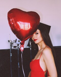 [2025.02.14] victoriajustice_479176851_18577055647006824_3552825598093376640_n.jpg