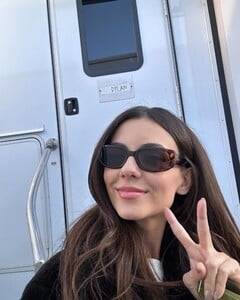 [2025.02.23] victoriajustice_480529879_18578774323006824_154610435245122412_n.jpg