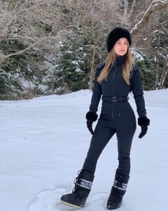 [2025.02.25] haileygrice_481749590_18491975272016781_8089234205281669689_n.jpg