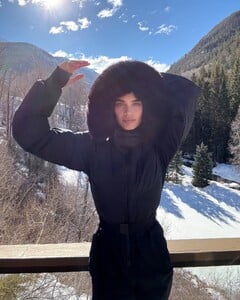 [2025.02.26] sarasampaio_481846633_18494659927058288_6219253983794538307_n.jpg