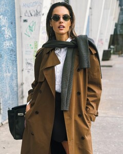 [2025.02.02] alessandraambrosio_475760938_18486689329000670_7595540259695654140_n.jpg