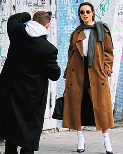 [2025.02.02] alessandraambrosio_475986917_18486689356000670_3381941871208791906_n.jpg