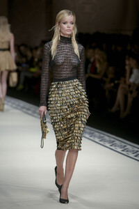 313068943_fridaaasenseethrougheffashion115.jpg