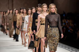 313068951_fridaaasenseethrougheffashion117.jpg