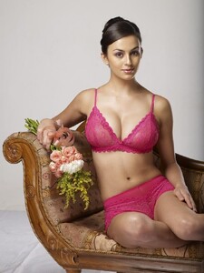 347774030ff4ff99afc8c12cae35df8b--beautiful-lingerie-brides.jpg.9835a84d58f29ecbeeab8eb4a261bcf4.jpg