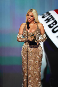 563141350_beyonce_-12.jpg