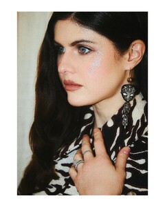 566723254_alexandradaddario-5.jpg
