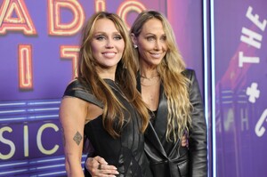 567744364_miley-20.jpg