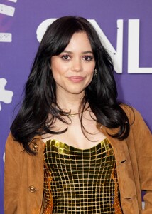 567746578_jenna4.jpg