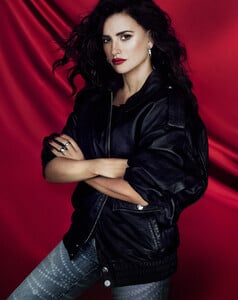 567771106_marie-claire-france-january-2025-penelope-cruz-089.jpg
