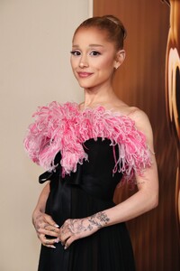 571103168_ariana_3.jpg