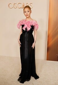 571103181_ariana_4.jpg